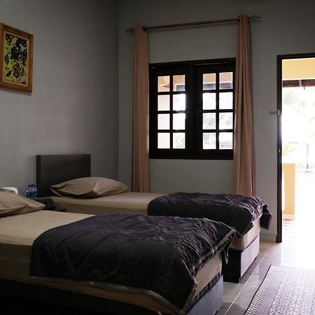 Blackstone Beach Resort Kuantan Esterno foto