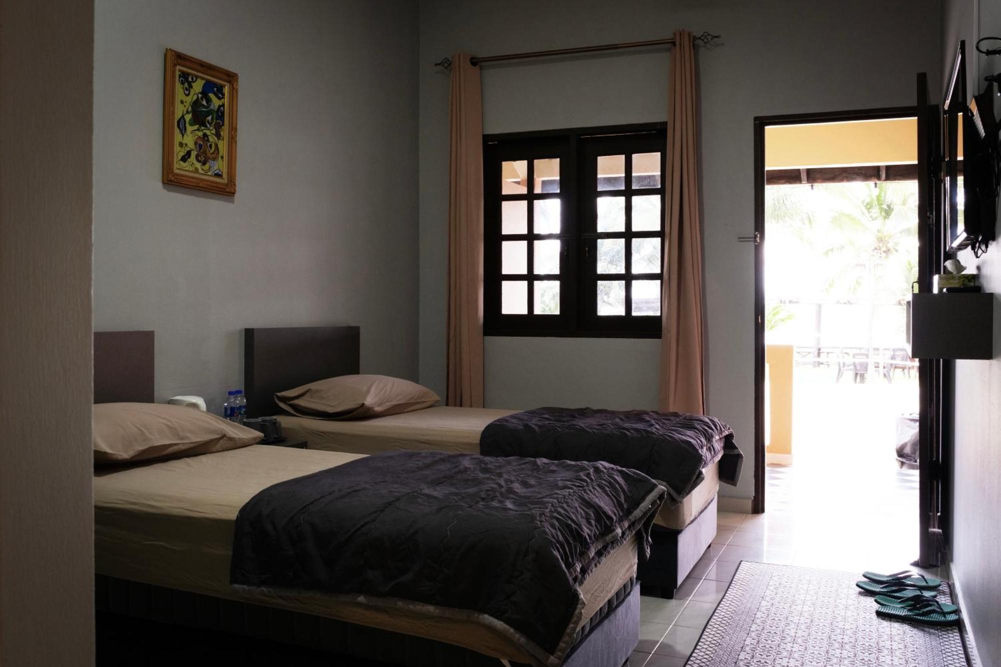 Blackstone Beach Resort Kuantan Esterno foto