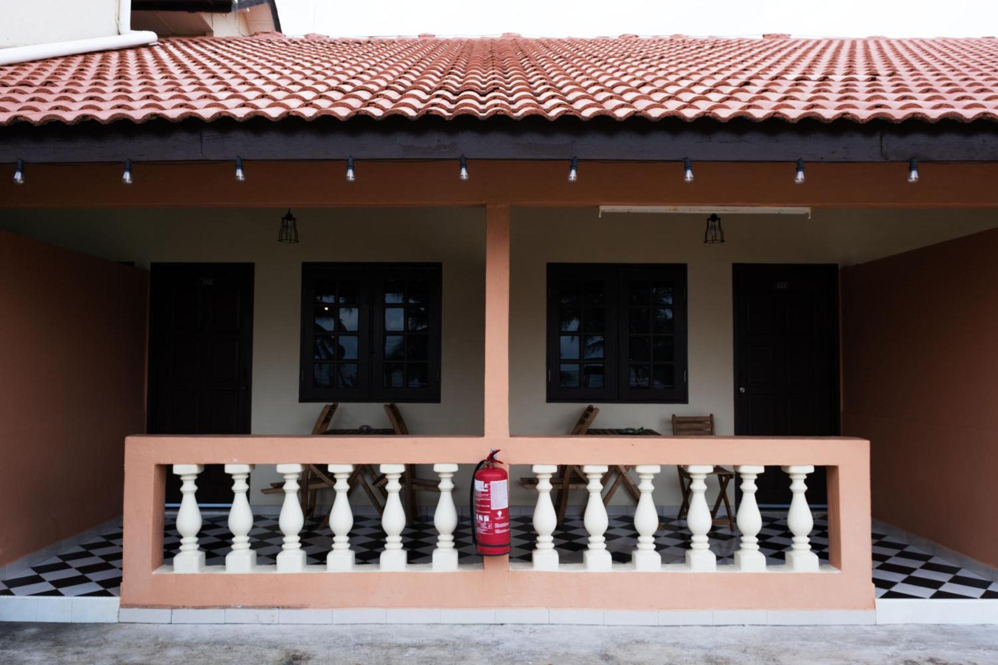 Blackstone Beach Resort Kuantan Esterno foto